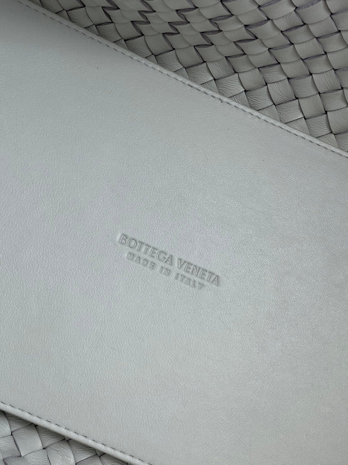BOTTEGA VENETA SMALL CABAT 33 IN WHITE LAMBSKIN